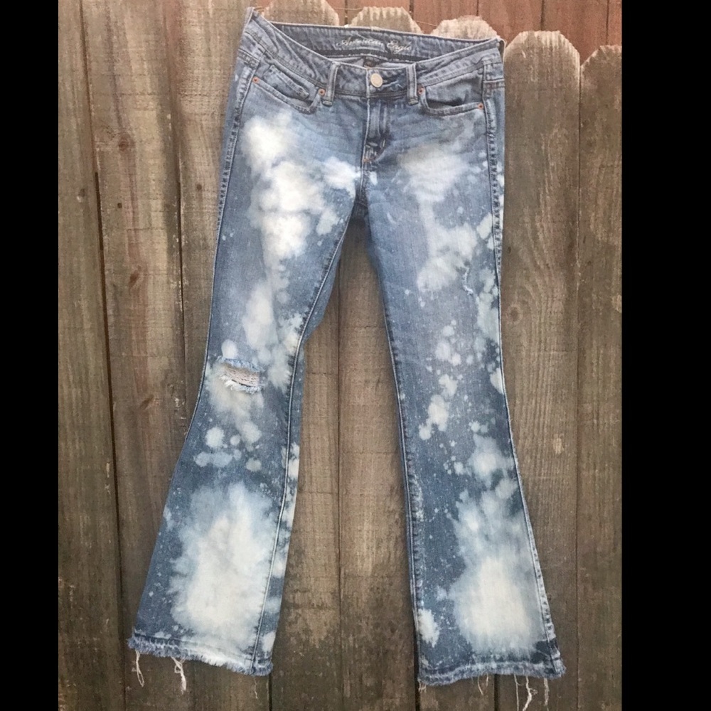 American Eagle distressed bleached jeans size 4